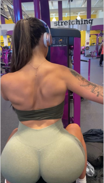 back day but my booty is distracting lol.png