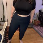 crop top leggings best outfit for curves.jpeg