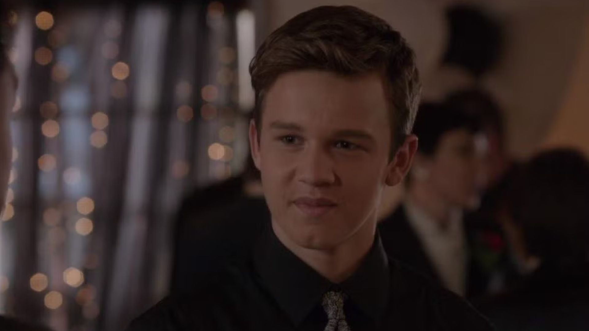 Parker wears a black shirt and tie in Bones