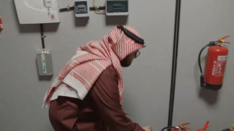 this is the fire drill scene from the saudi version of the office.png