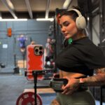 procrastinating between pause deadlift sets.jpeg