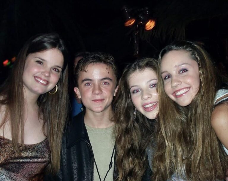 kimberly j brown frankie muniz michelle trachtenberg and amanda bynes in 1999.jpeg