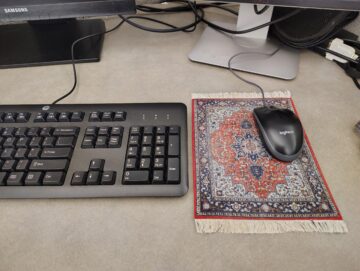 it really ties the cubicle together man.jpeg