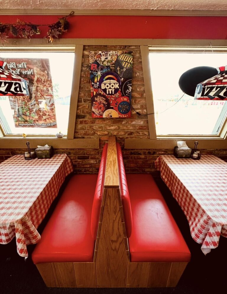 classic pizza hut in south dakota.jpeg