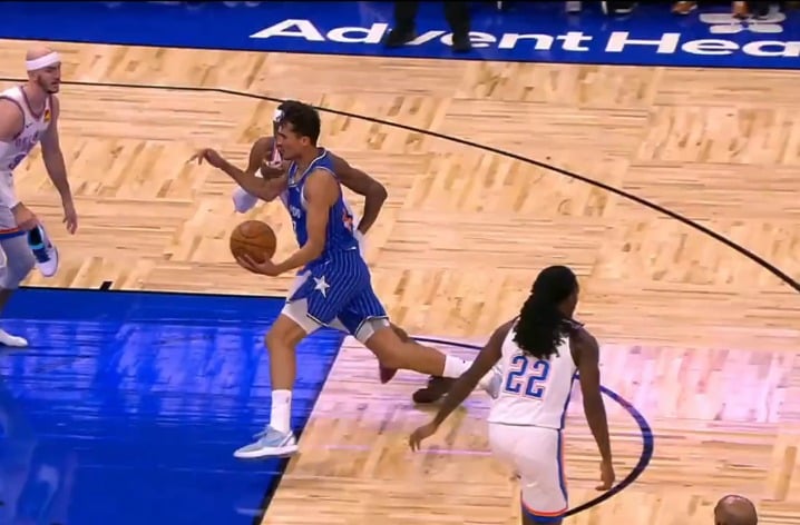 nba player alex caruso blocks tristan da silva with a shoe.png