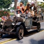 the antique beverly hillbillies car was a 1921 model the series came out in 1962 if the series was set today they would drive a 1984 model year car.jpeg