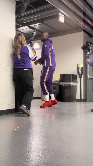 lebron even has handshakes for the photographers.jpeg