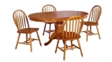 do you still have the oak table that was ubiquitous in the 70s 80s.jpeg