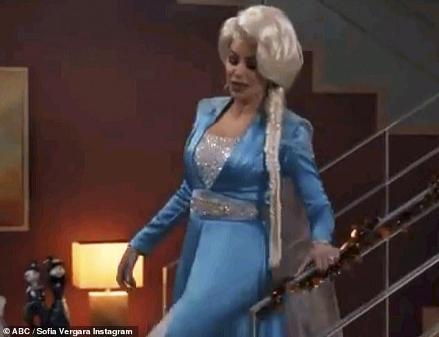 why do you think gloria dressed up as elsa for the last halloween.jpeg