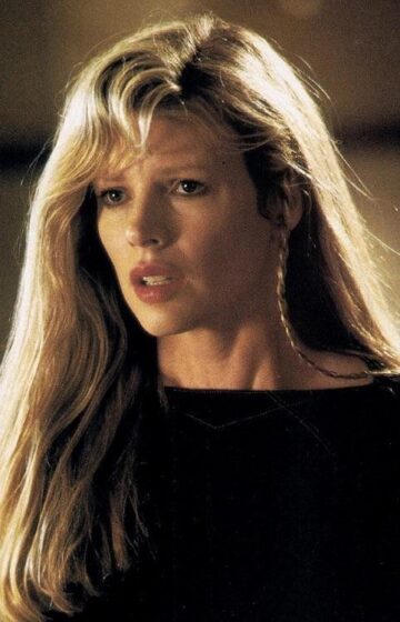 kim basinger as vicki vale in batman 1989.jpeg