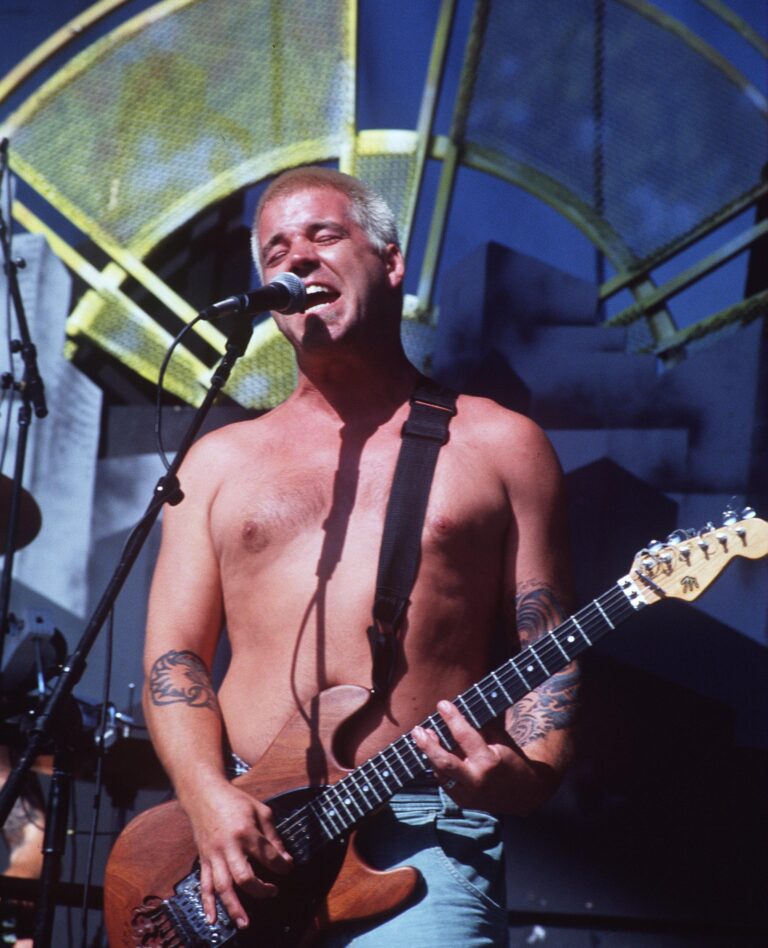 bradley nowell the frontman of sublime who tragically died in may 1996 of a heroin overdose while the band was on tour which musicians death hit you the hardest when you were y.jpeg