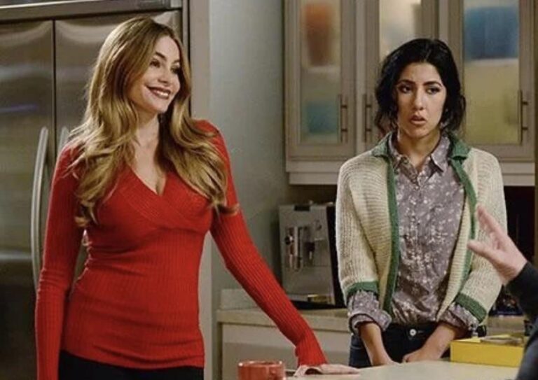 glorias story is essentially what if cinderellas evil step sister actually won married the prince and she was forced to stay with her evil step mother.jpeg