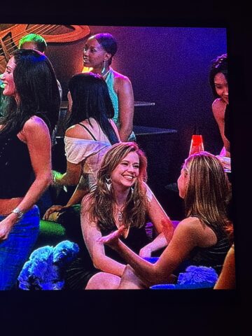 watching 40 year old virgin and in the scene where steve carell goes to a nightclub for the first time theres a girl you can very briefly see who looks exactly like pam.jpeg