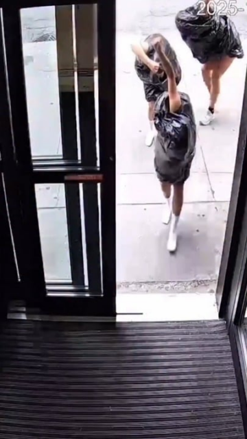 guys pretending to be ostritches or smth lol.png