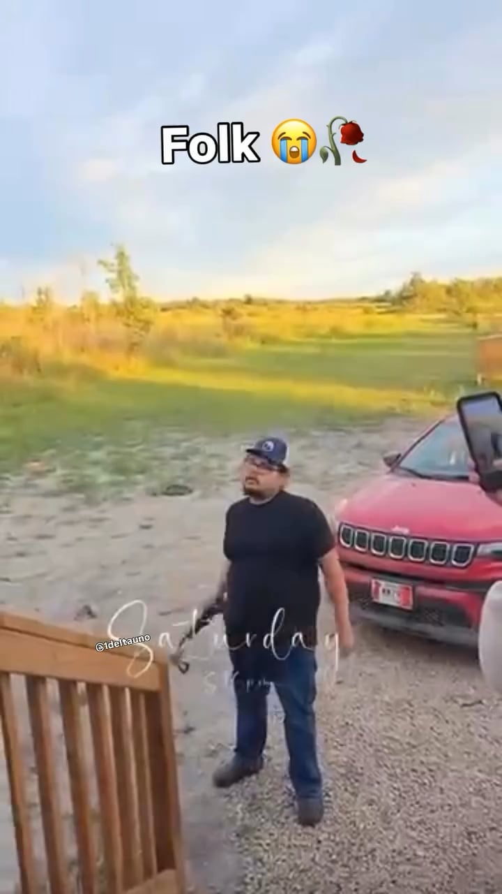 dumbass tries sawed off shotgun.png