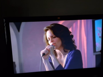 was watching 30 rock on netflix and for some reason the audio of liz singing at seventeen is removed but the background sound effects are still there.png