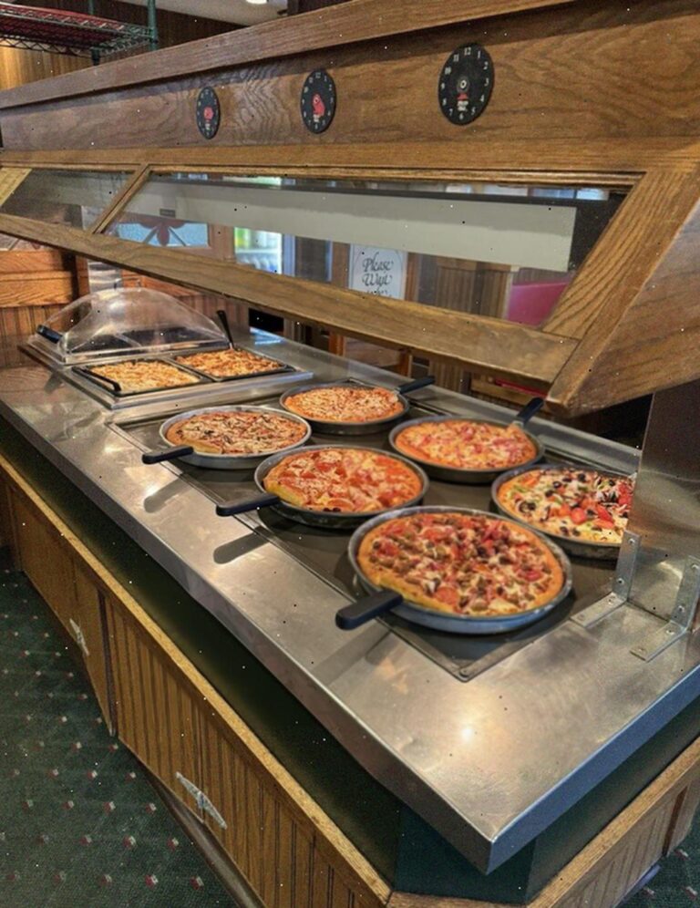 nothing beat the pizza hut buffet back in the day nostalgic times.jpeg