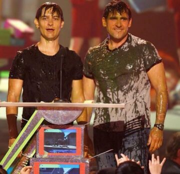 tobey maguire and steve carrell getting slimed at the 2007 kids choice awards.jpeg