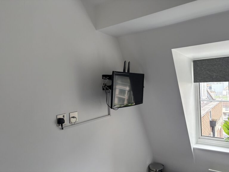 the tv offered in an apartment for rent i visited.jpeg