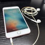 miss the days when apple didnt make excuses and refuse to include headphones and power adapters.jpeg
