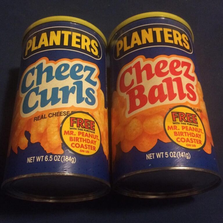 planters cheez curls.jpeg